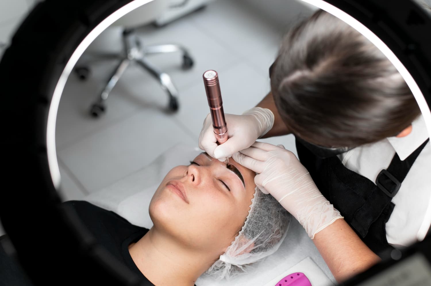 Micropigmentación de cejas una técnica en auge que redefine la estética facial